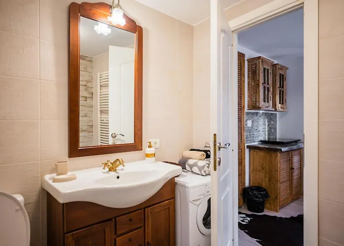 Hanul Anei And Transylvania