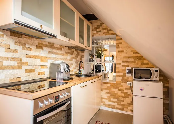 Hanul Anei And Transylvania