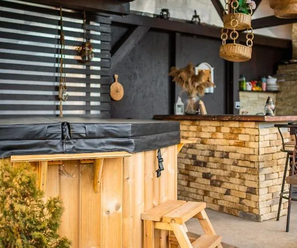 Homestay Hanul Anei And Transylvania Brasov